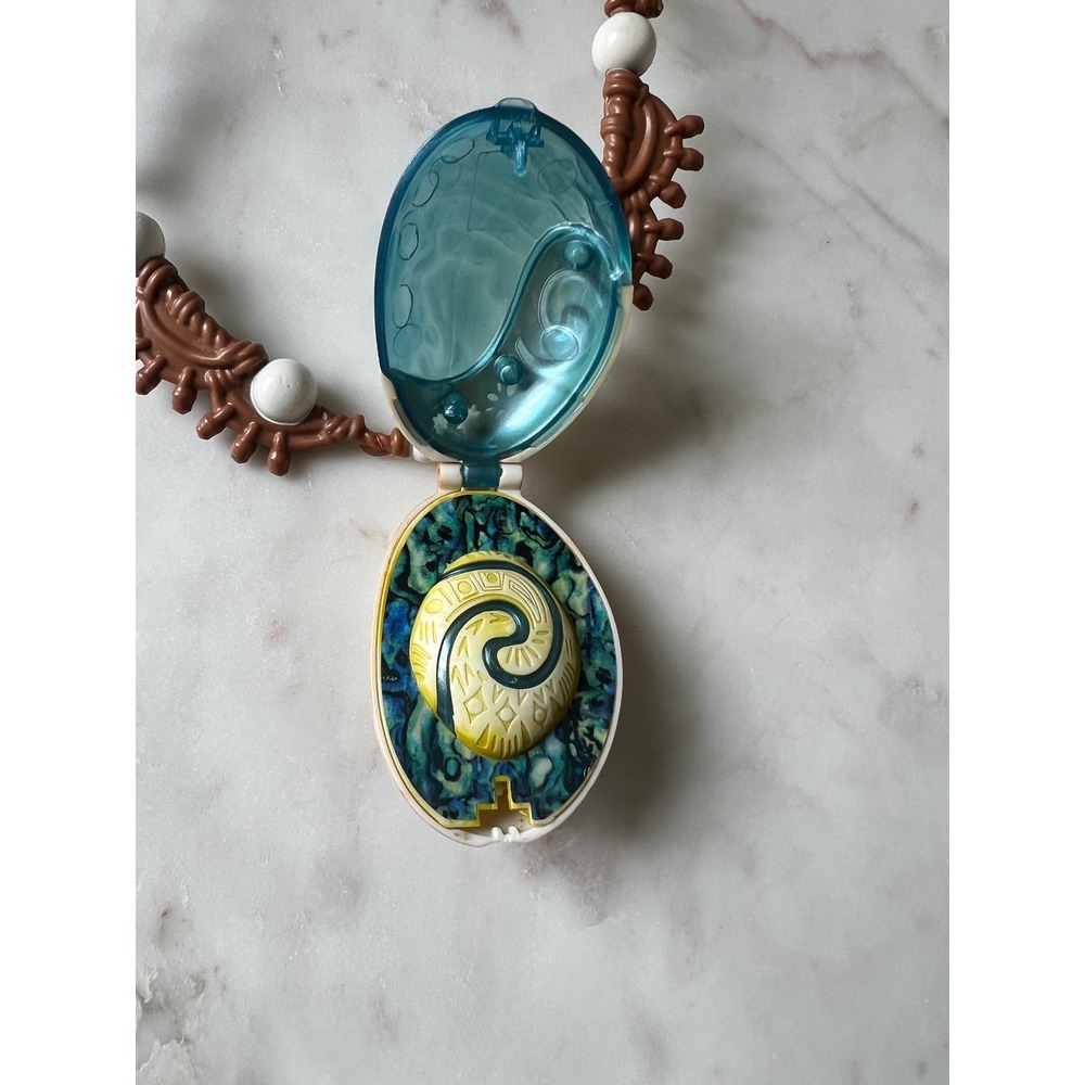 Disney Moana Magical Seashell Necklace Heart Of Te Fiti Pendant Toy - Picture 4 of 4